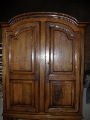 cherche professionnel pour rénover une armoire en chêne